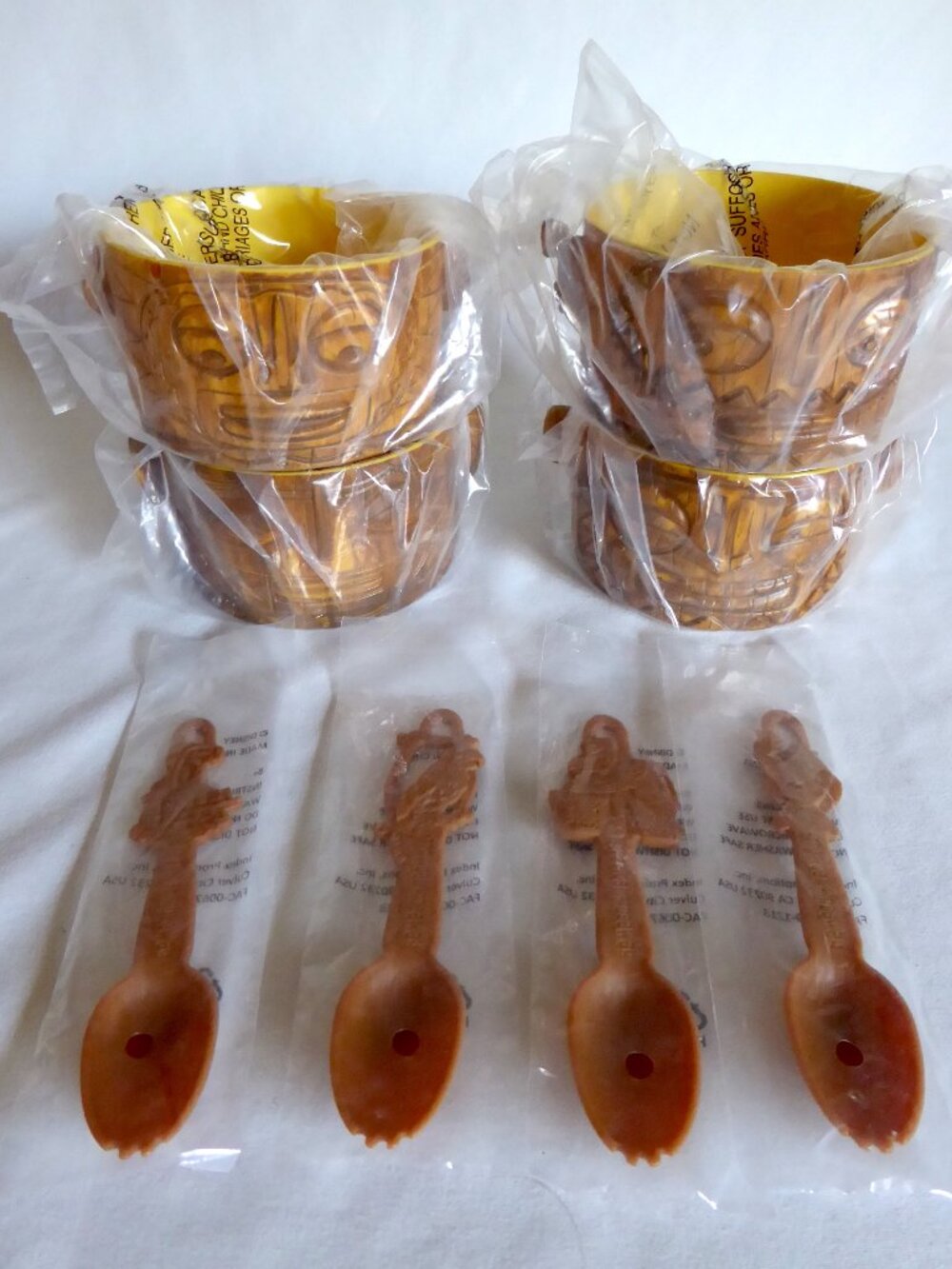 NEW DISNEY PARKS TRADER SAMS TIKI ROOM DOLE WHIP PLASTIC BOWL SET & SPOONS